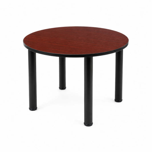 Mesa redonda de madera con patas de metal