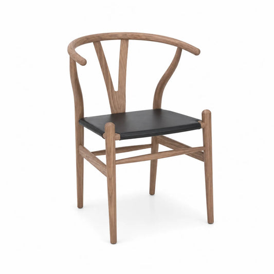Silla de madera de roble con asiento de cuero sintético negro